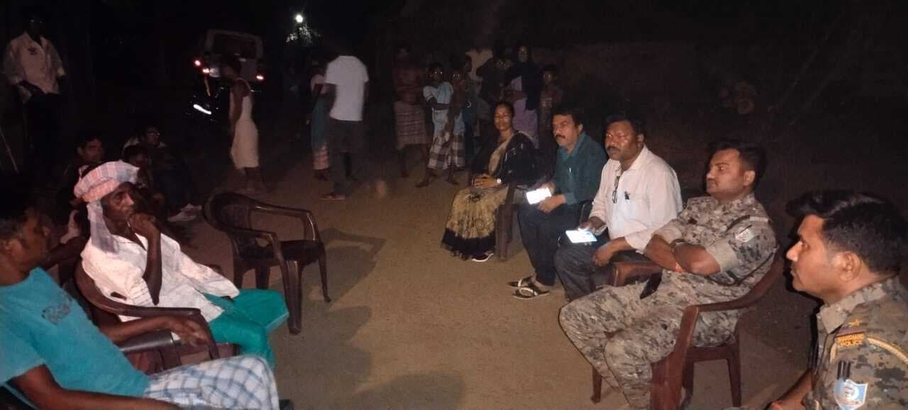 बच्चा चोरी की अफवाह पर प्रशासन सख्त, ग्रामीणों को किया जागरूक