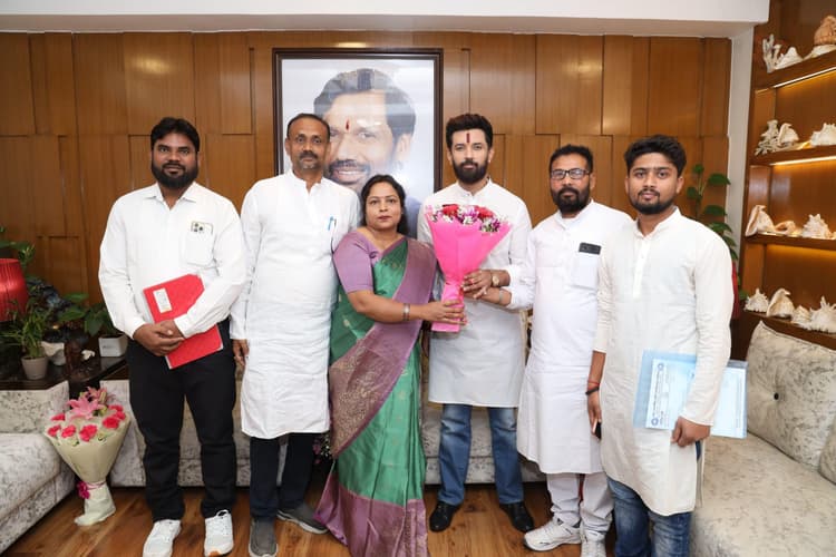 वंदे भारत व राजधानी ट्रेन बारसोई जंक्शन पर ठहराव की मांग