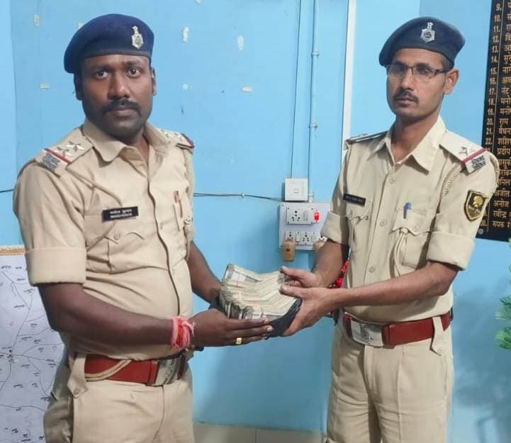 दो मामलों में नगद व सोने की लूटी चेन बरामद