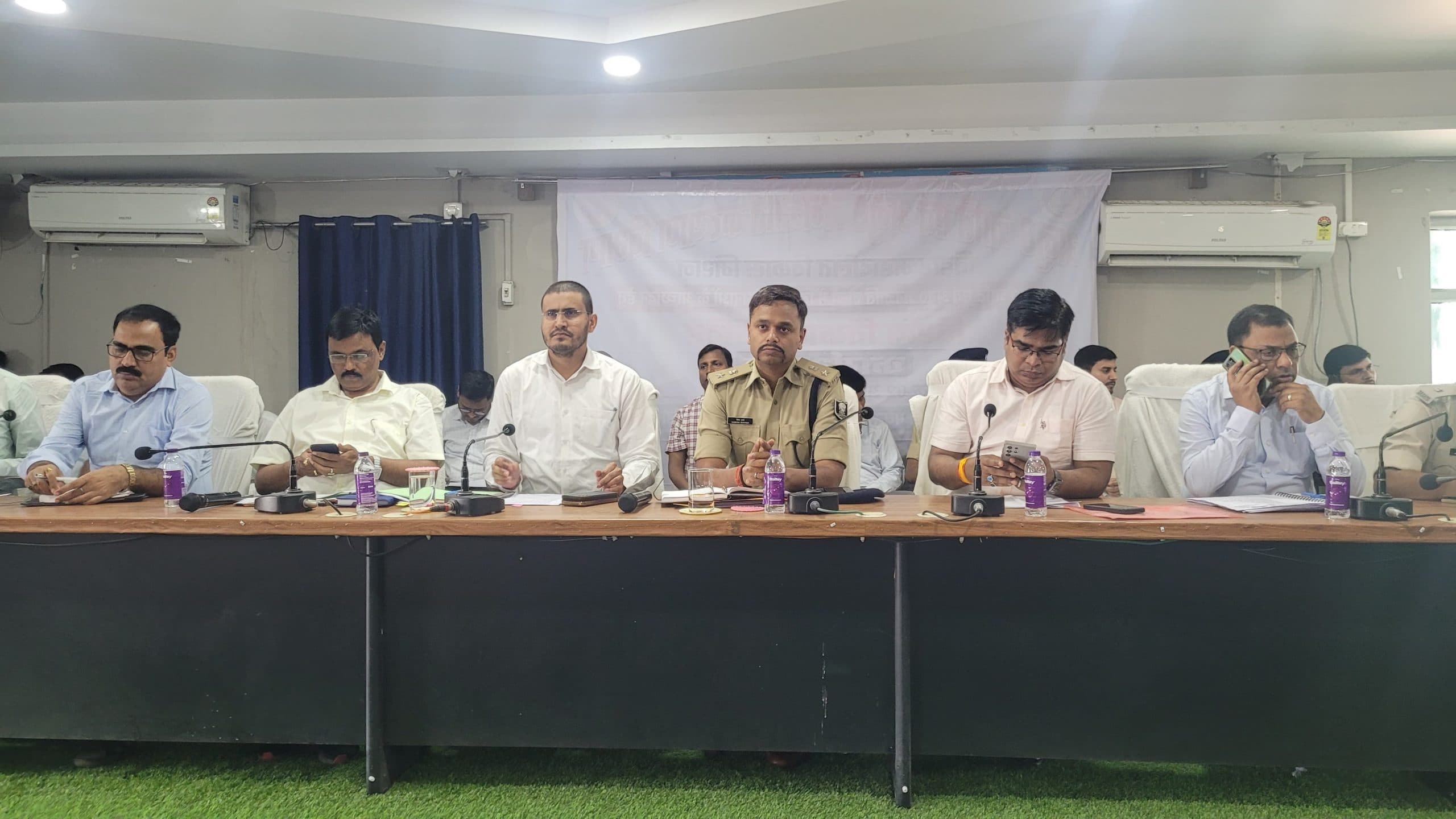 समय सीमा के भीतर नीलाम पत्र वाद का निष्पादन करना सुनिश्चित करें: डीएम