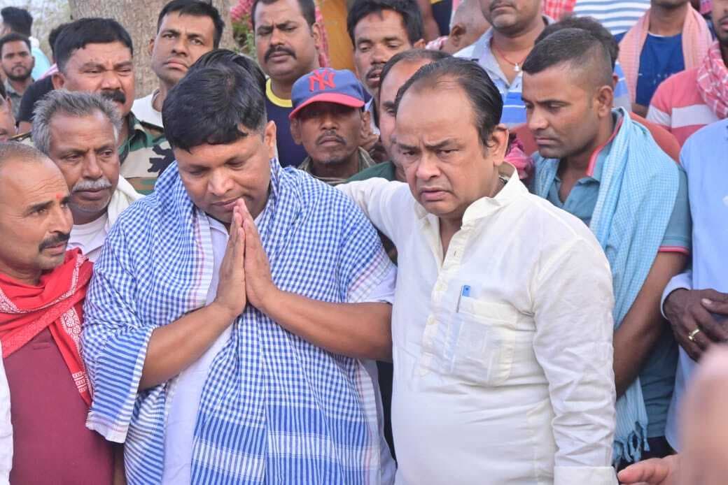 Political News : पूर्व कृषि मंत्री बादल पत्रलेख के पिता का निधन