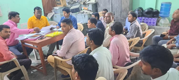 पीएम आवास निर्माण कार्य व सर्वेक्षण की हुई समीक्षा