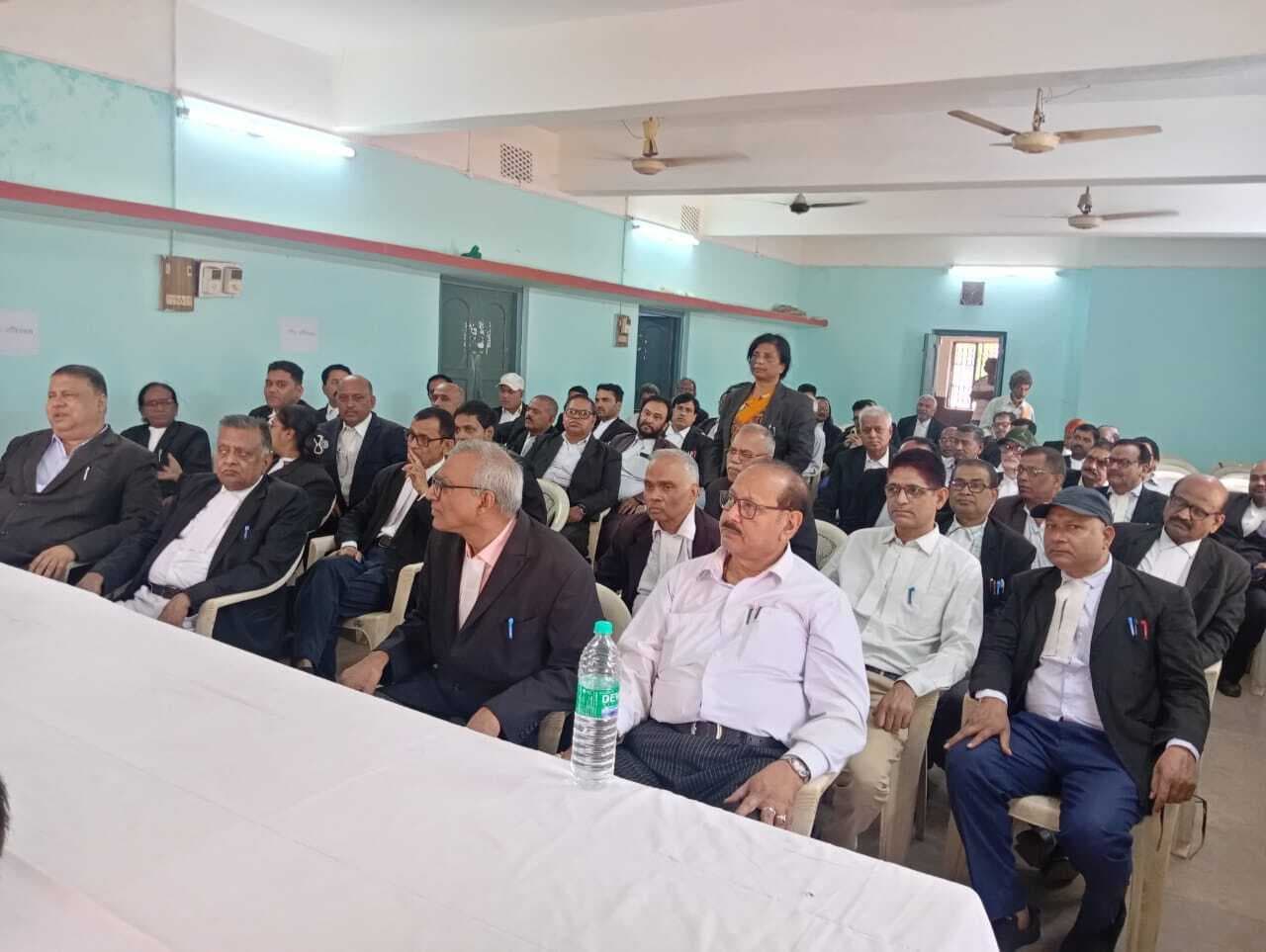 Deoghar news : अधिवक्ता के निधन पर डीबीए में हुई शोक सभा, दी गयी श्रद्धांजलि