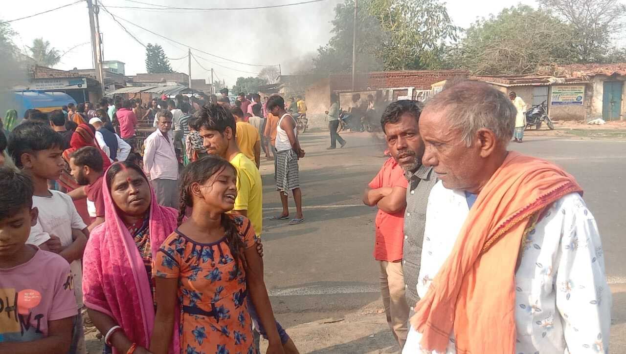 वाहन के धक्के से कचड़ा चुनने वाले व्यक्ति की मौत, परिजनों ने किया सड़क जाम