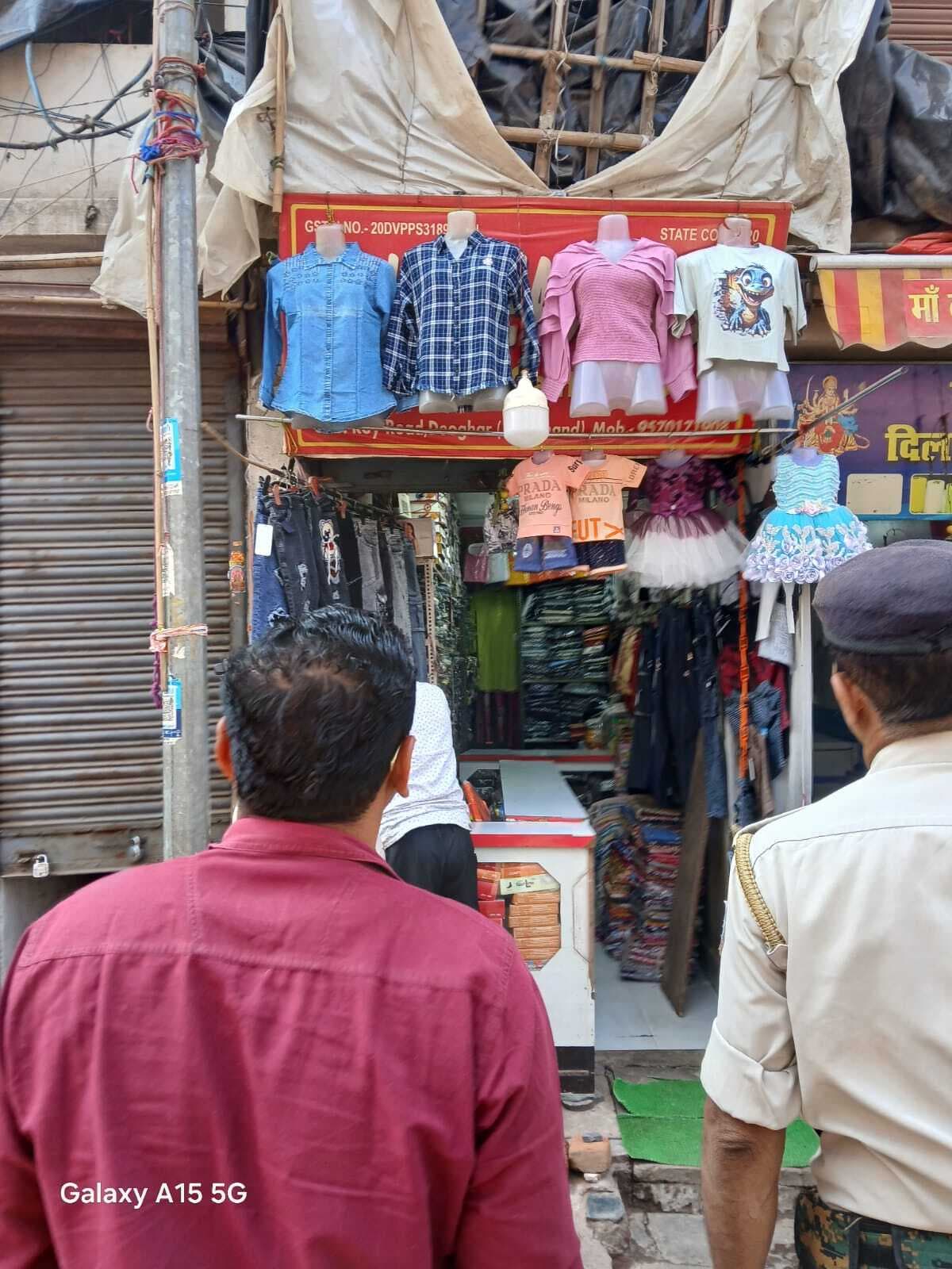 Deoghar news : अतिक्रमण के आरोप में आठ दुकानदारों पर लगाया पांच-पांच हजार का आर्थिक दंड