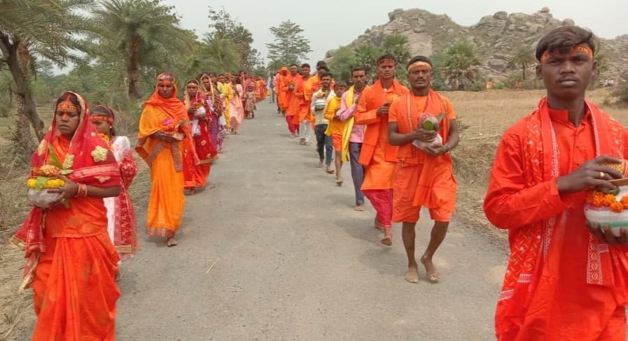 देवी मंदिर की प्राणप्रतिष्ठा को लेकर निकाली गयी कलशयात्रा
