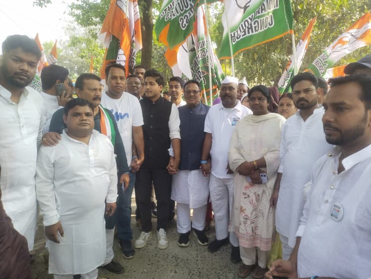 मारवाड़ी कालेज से निकली कांग्रेस की पलायन रोको, नौकरी दो पदयात्रा