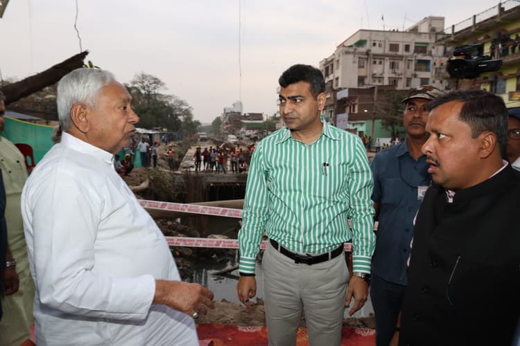 Patna News : मंदिरी नाले पर सड़क का निर्माण लक्ष्य के अनुरूप पूरा कराएं : सीएम