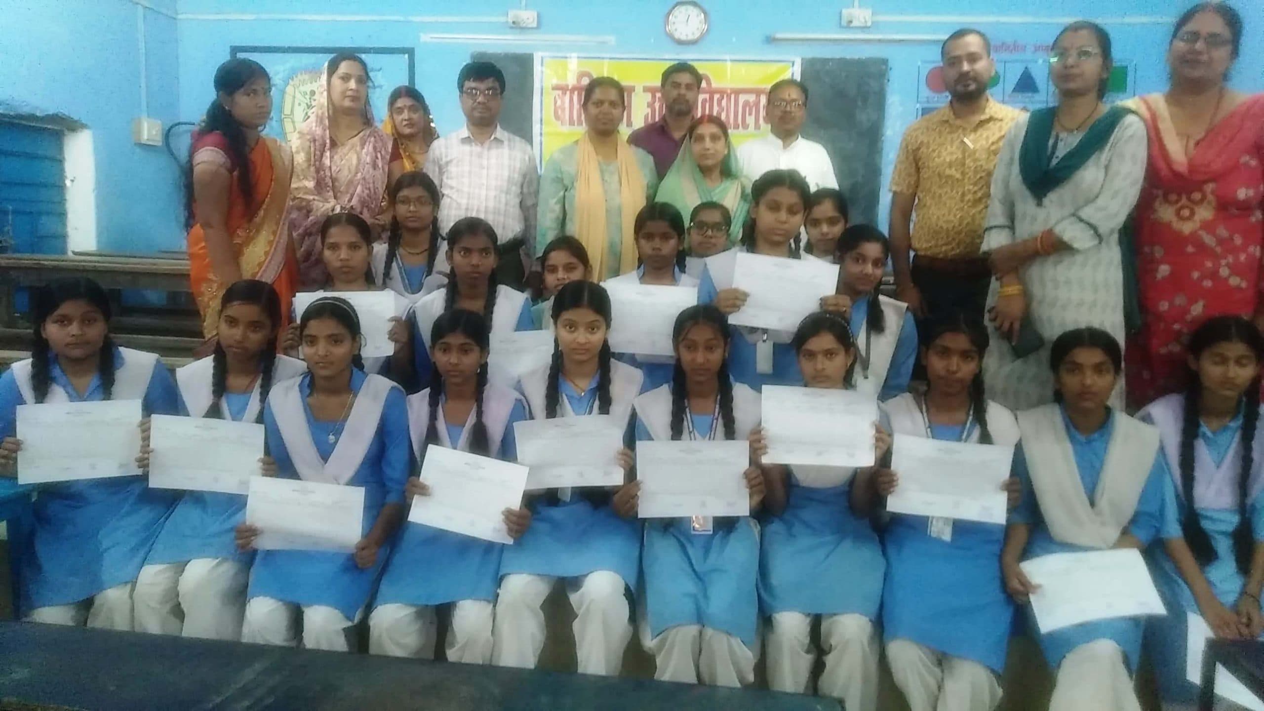 11वीं कला में पूजा, तो विज्ञान में शांति रही प्रथम, नवम में इशिका रही अव्वल