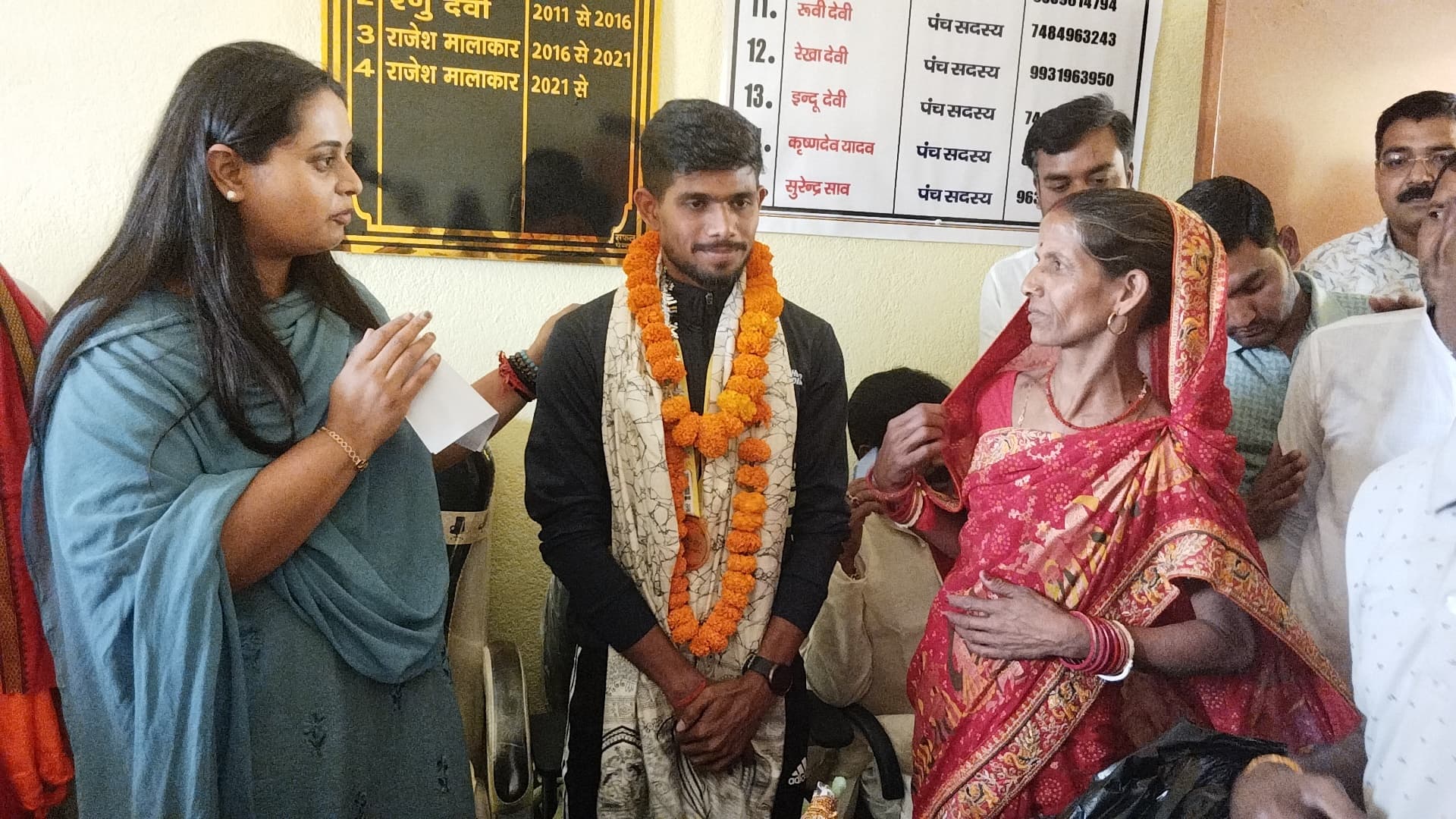 विधायक ने पारा ओलंपिक स्वर्ण पदक विजेता को किया सम्मानित