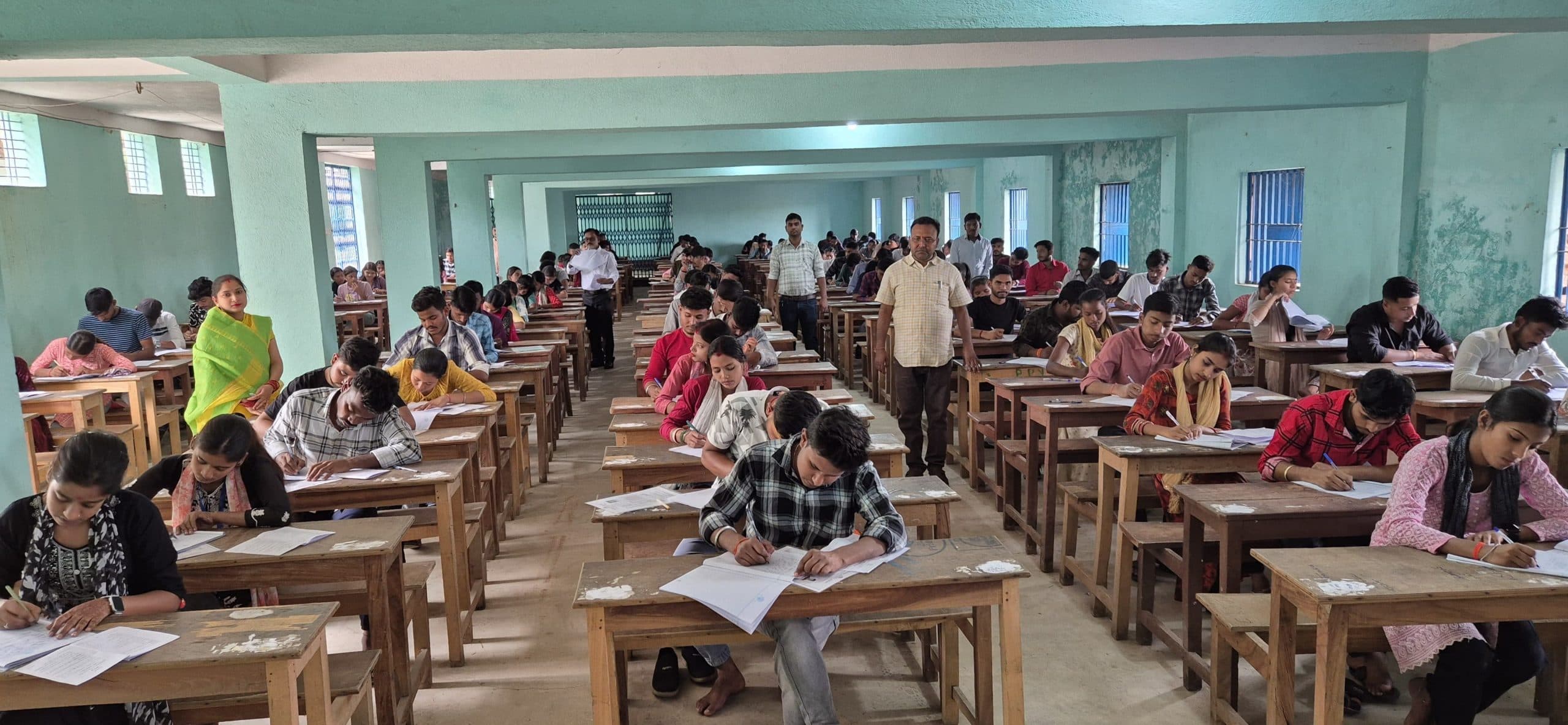 स्नातक पार्ट थ्री की परीक्षा में 15 परीक्षार्थी रहें अनुपस्थित