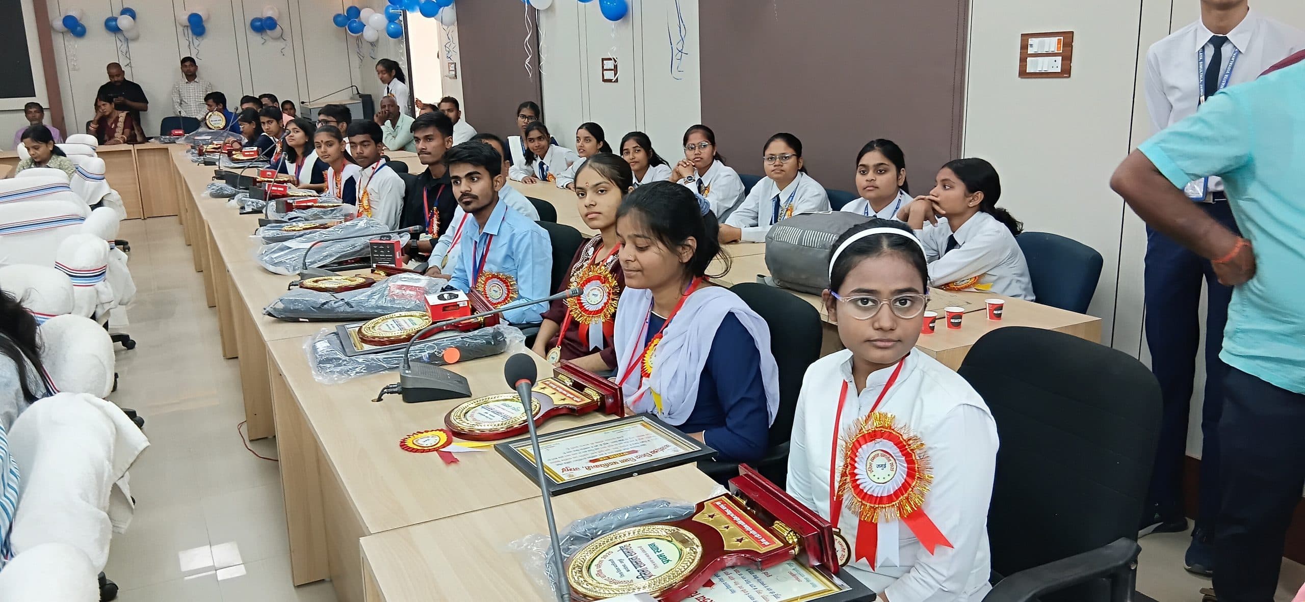 मेधावी के लिए कोई भी लक्ष्य नामुमकिन नहीं : डीएम