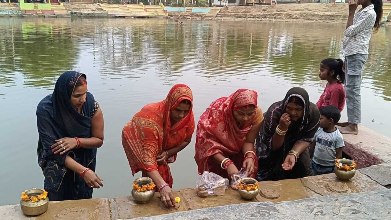 Kaimur New : चैती छठ : खरना का अनुष्ठान संपन्न, पहला अर्घ आज