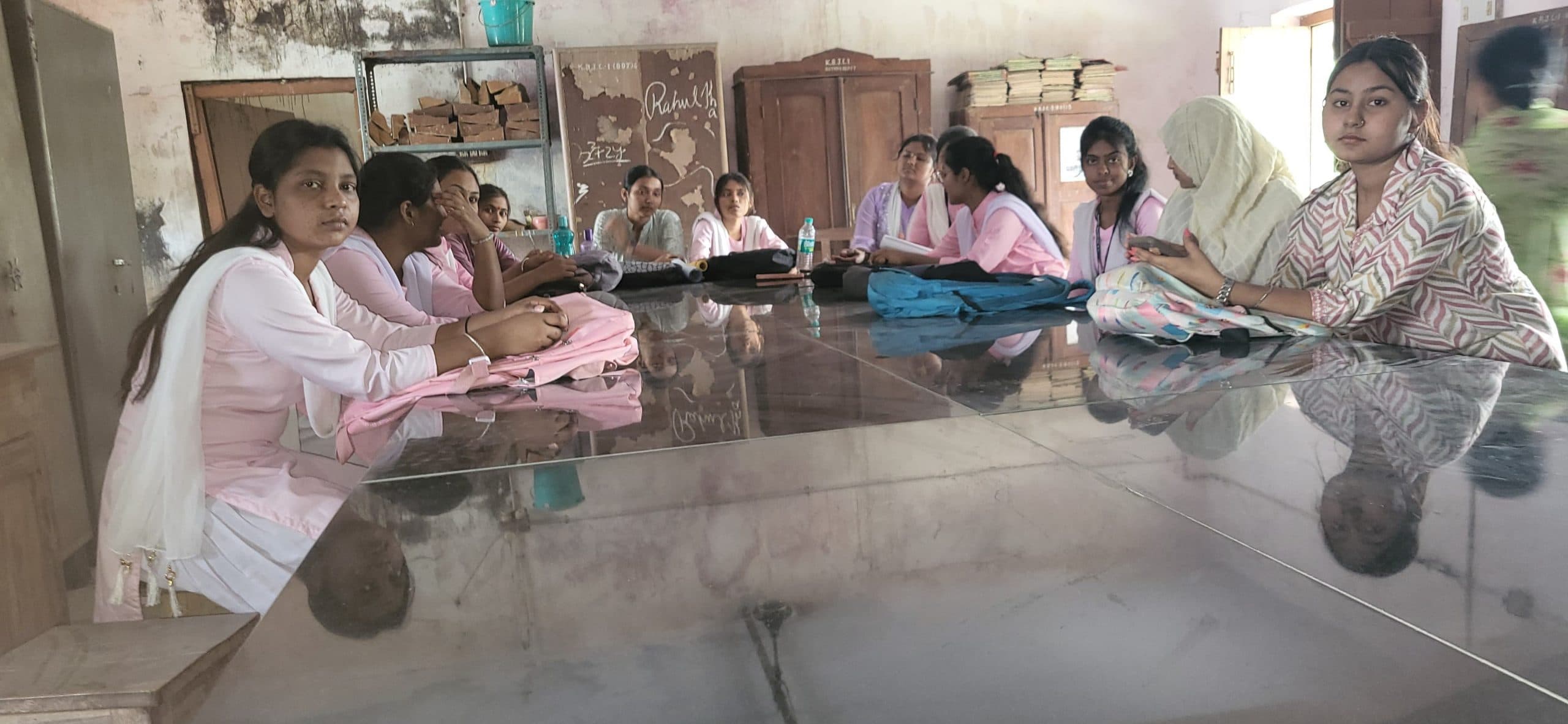 केबी झा कॉलेज के बॉटनी शिक्षक का तुगलकी फरमान, कक्षा में पढ़ने के लिए ड्रेस कोड जरूरी