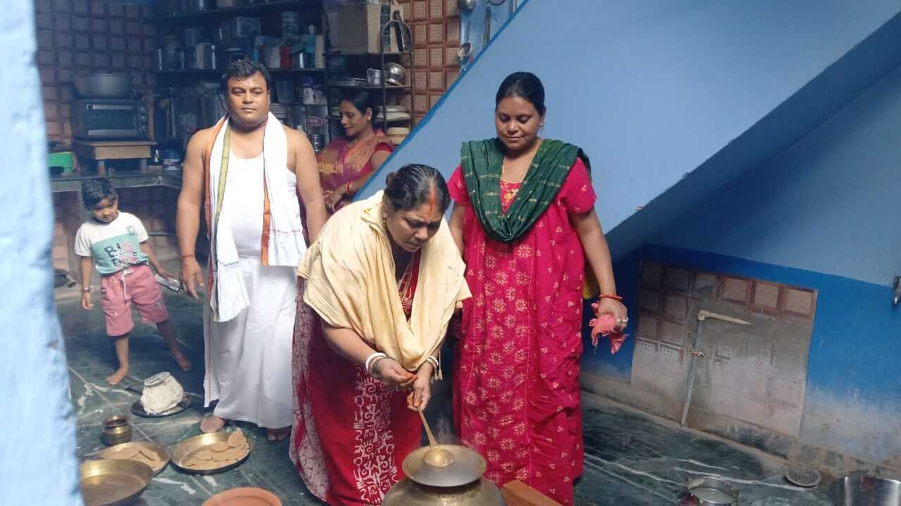 Gaya New : छठव्रतियों का 36 घंटे का निर्जला उपवास शुरू