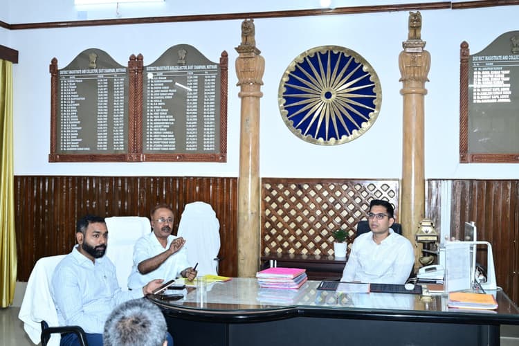 Motihari news : 632 राजस्व ग्रामों का खतियान अपठनीय : डीएम