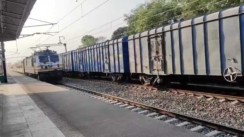 Gaya New : स्पीड ट्रायल से पहले धनबाद रेलखंड पर चलायी गयी खाली ट्रेन