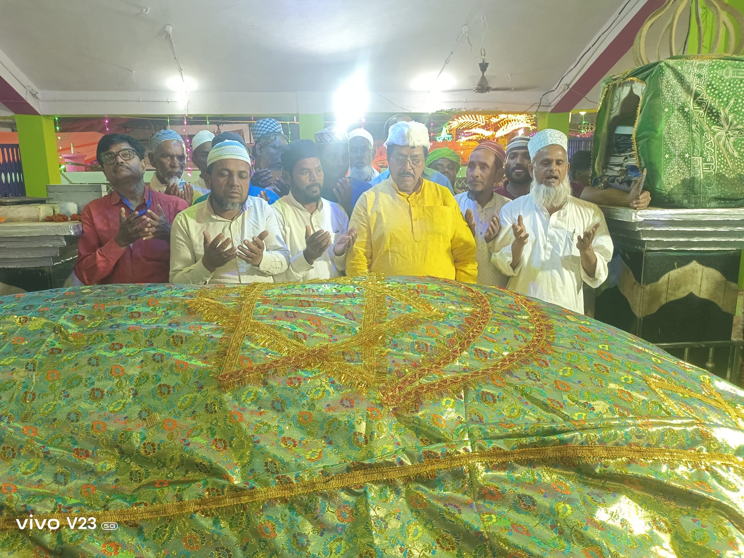 विधायक ने बाबा मखदूम की मजार पर की चादरपोशी