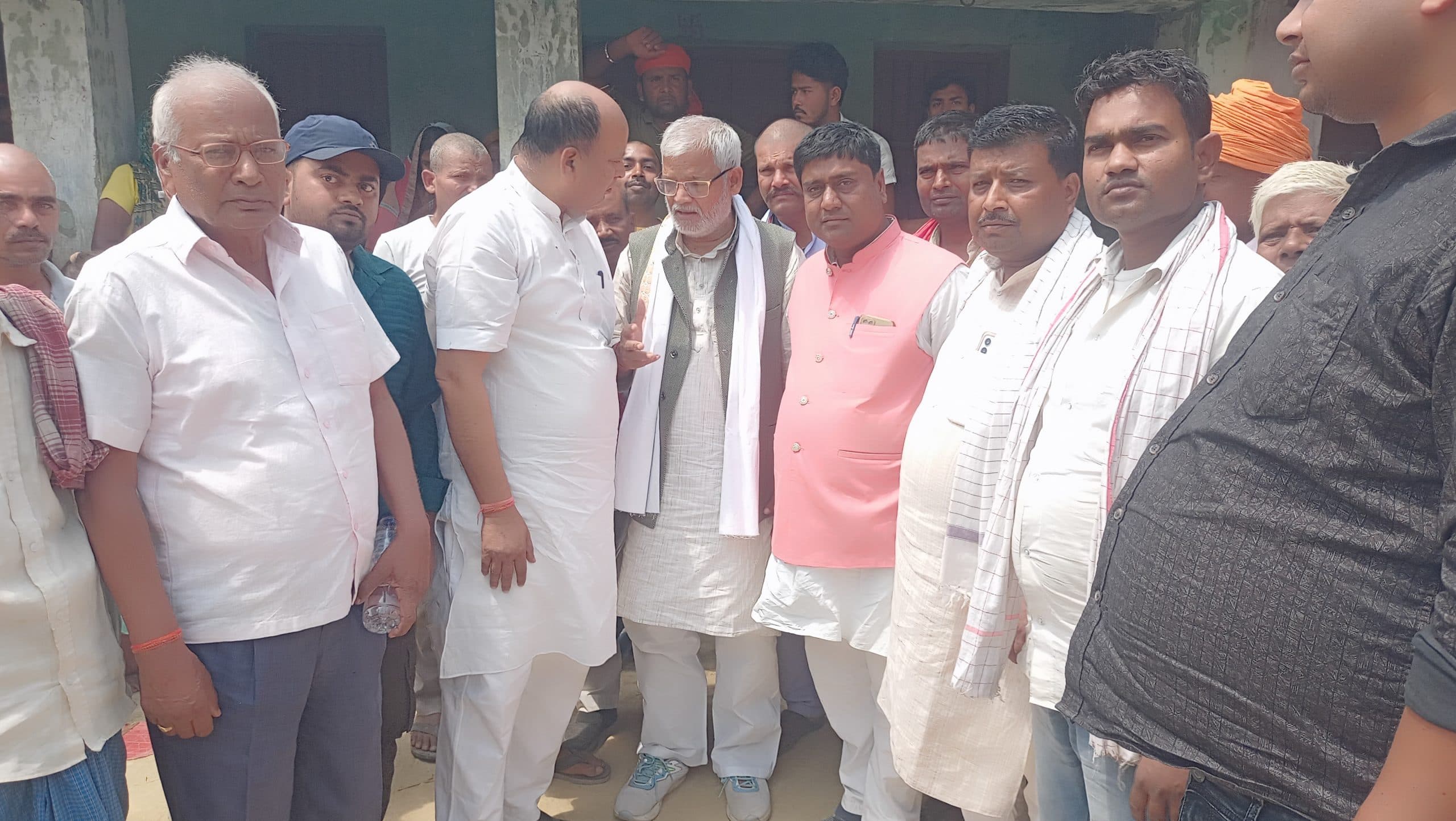 Madhubani News : मंत्री ने पीड़ित परिवार से मिलकर दिया न्याय दिलाने का भरोसा