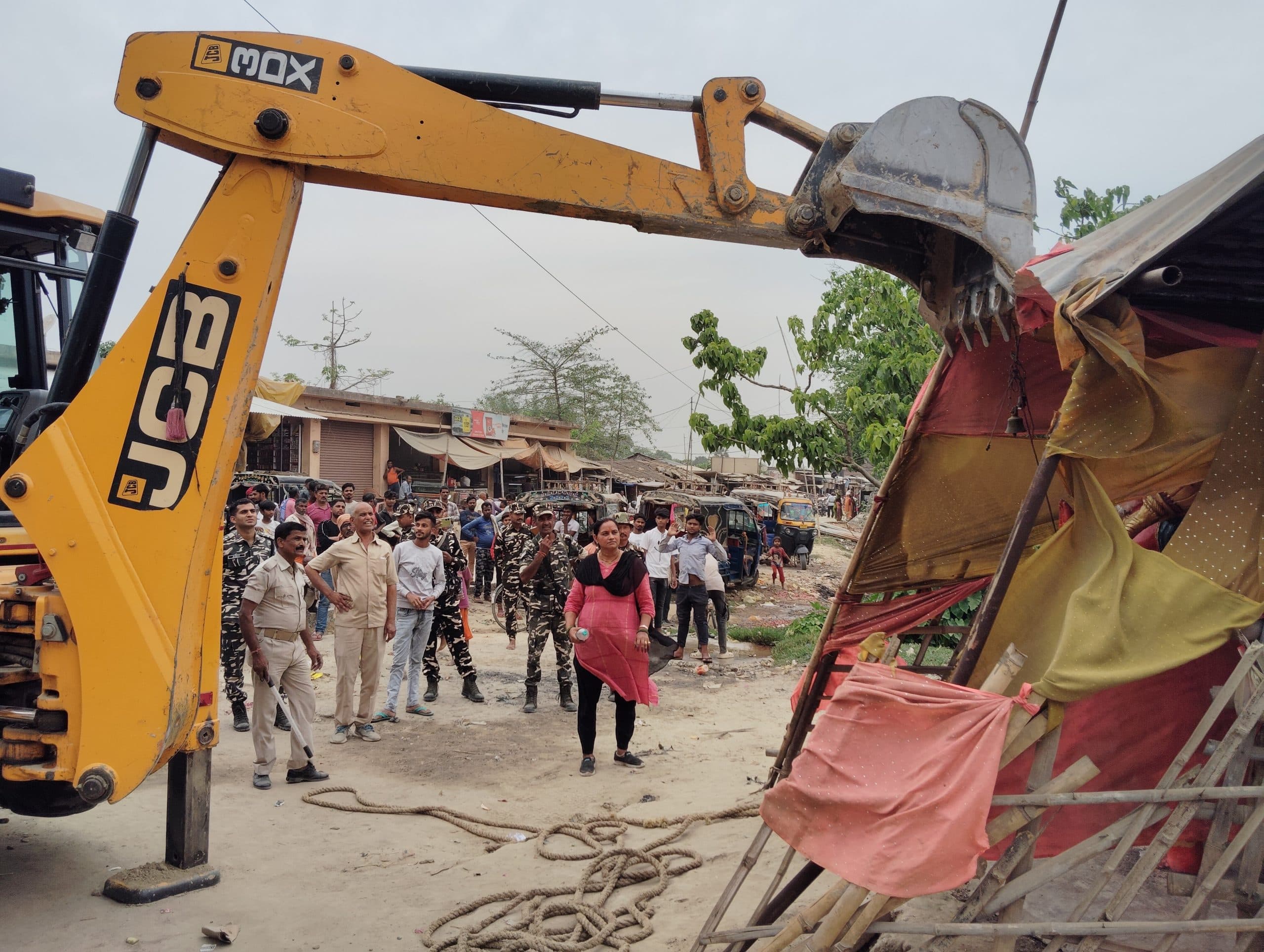 sitamarhi news: केंद्र सरकार के आदेश पर नो मेंस लैंड को कराया गया अतिक्रमण मुक्त