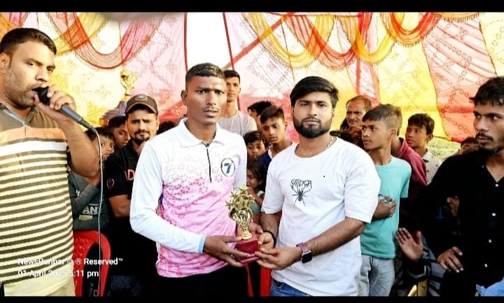 sitamarhi news: सुरसंड की टीम ने 90 रनों से मैच जीत कर सेमीफाइनल में स्थान सुरक्षित किया