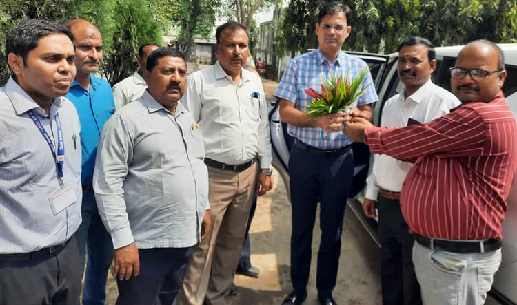 sitamarhi news: व्यापक रूप से गन्ना की खेती करें किसान : प्रधान सचिव