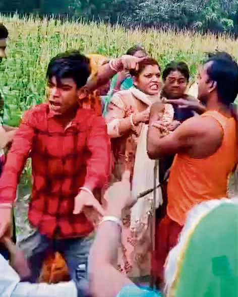 भूमि विवाद को लेकर दो पक्षों के बीच जमकर हुई मारपीट में दो महिला समेत तीन जख्मी