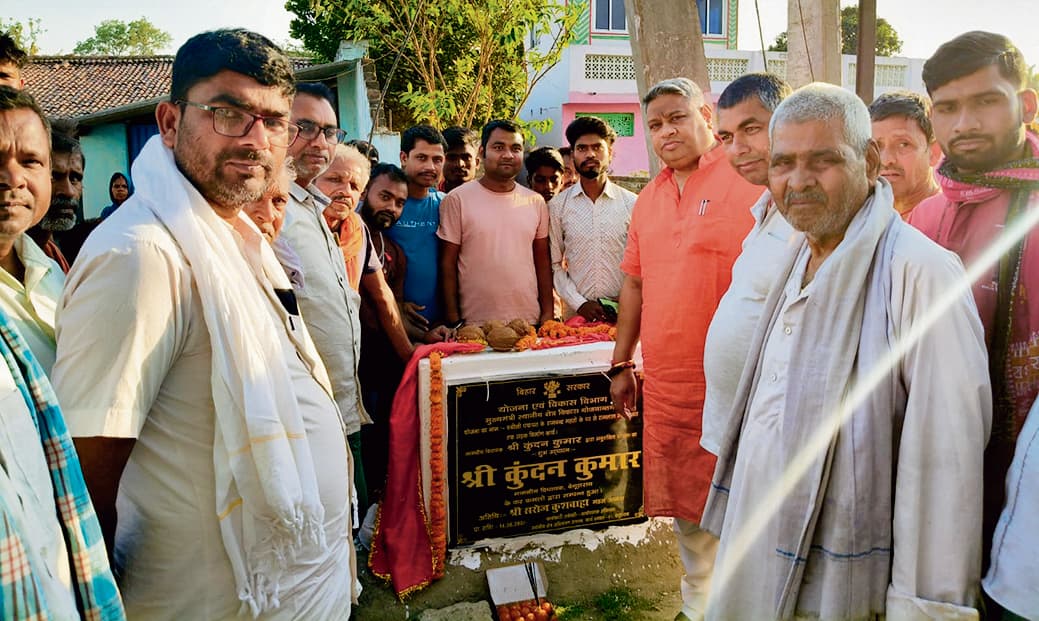 विधायक ने बेगूसराय विधानसभा क्षेत्र के बरौनी प्रखंड में सड़क निर्माण कार्यों का किया उद्घाटन