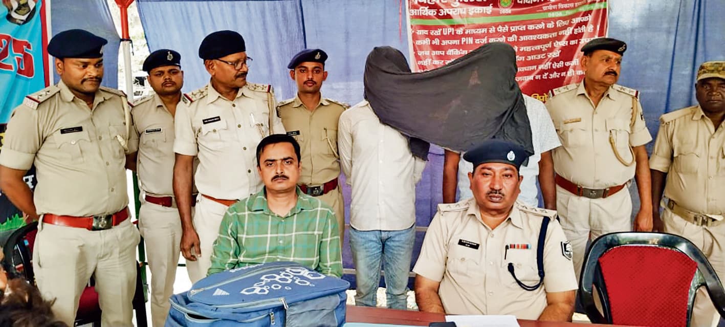 15 हजार रुपये के इनामी अपराधी अपने सहयोगी के साथ गिरफ्तार