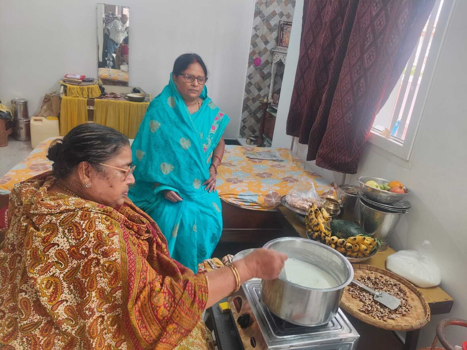 Madhubani News : खरना के साथ चैती छठ शुरू, व्रतियों ने 36 घंटे का रखा निर्जला उपवास