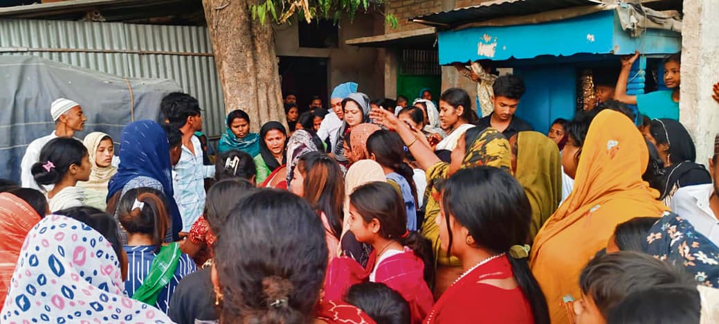 अगलगी की घटना में जख्मी महिला की इलाज के दौरान हुई मौत, परिजनों में मचा कोहराम