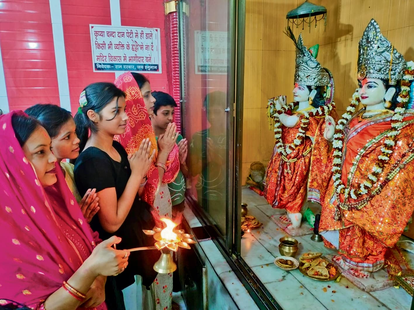 Gopalganj News  : मां सिंहासनी को नारियल, चुनरी चढ़ाकर मांगी सुख-समृद्धि, जयघोष से गूंजता रहा मंदिर