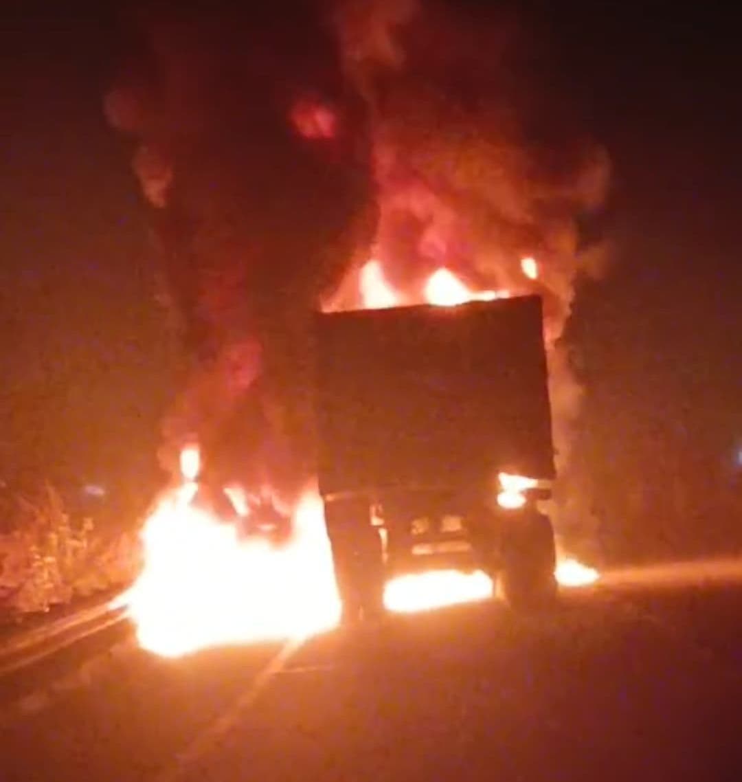 Bhagalpur News: बाइपास पर अचानक धू-धू कर जल उठा डंपर ट्रक, पाया काबू