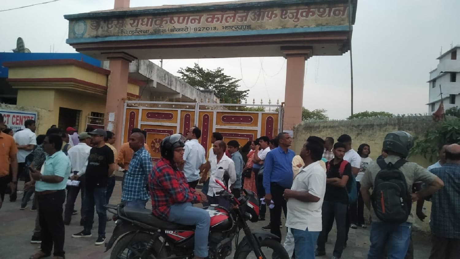 Bokaro News : जेइइ मेन-02 : परीक्षा में 715 विद्यार्थी हुए शामिल, 37 रहे अनुपस्थित