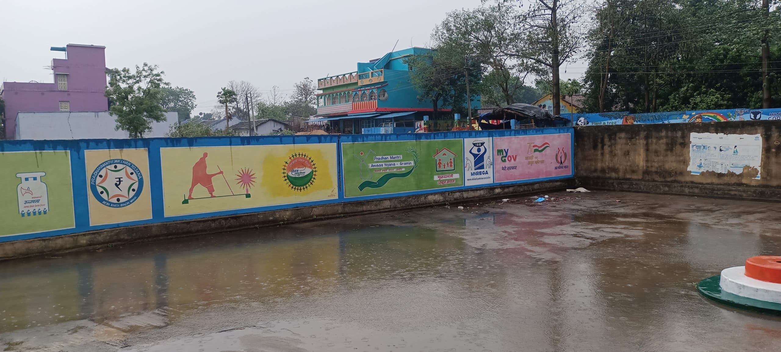 Chaibasa News: मझगांव में ओलावृष्टि के साथ दो घंटे हुई झमाझम बारिश, पेड़ की डालियां गिरीं