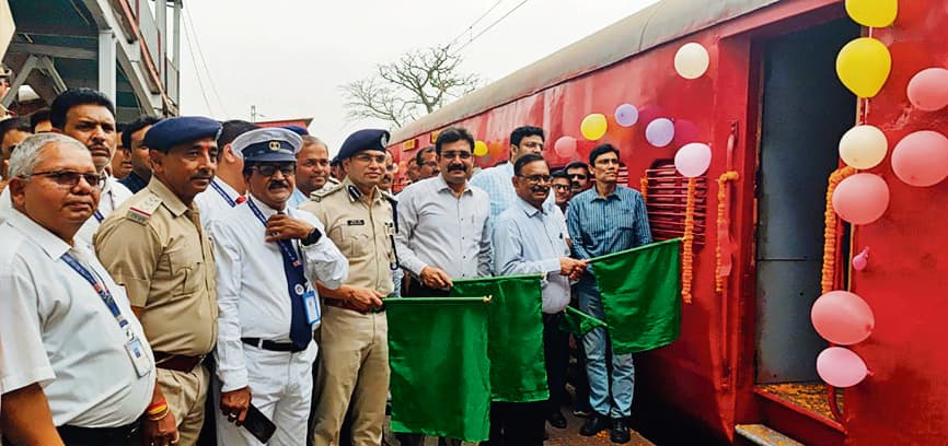 Patna News : दानापुर रेल मंडल में अब लाल गाड़ी पकड़ेगी बेटिकट यात्रियों को