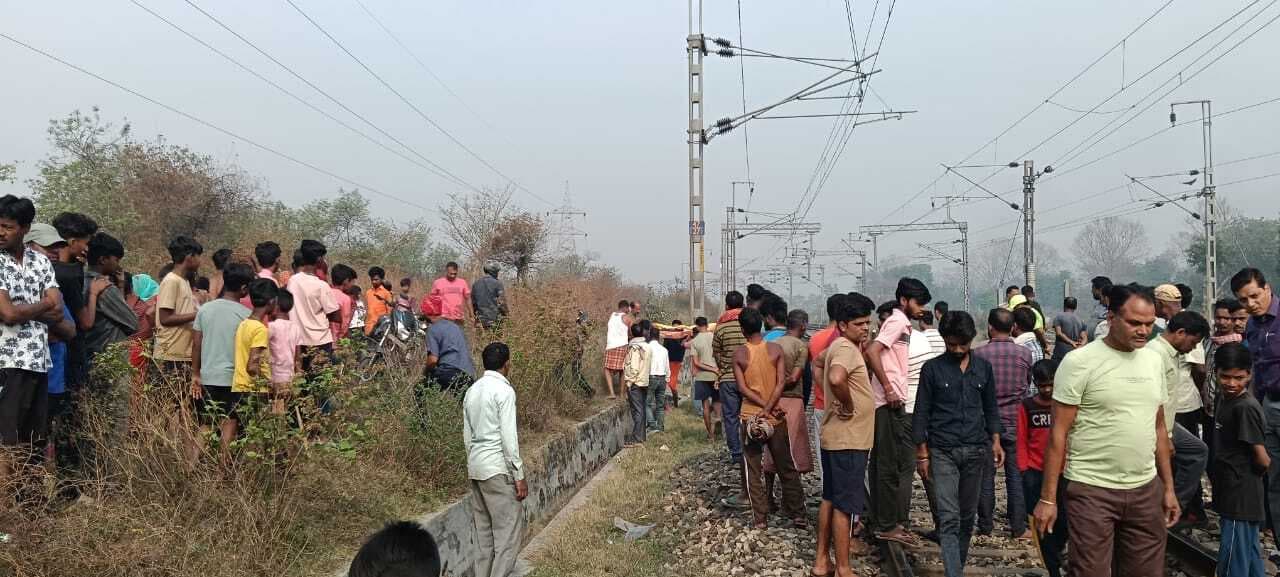 Bokaro News : पैसेंजर ट्रेन की चपेट में आने से एक व्यक्ति की मौत