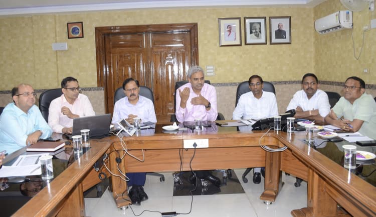 Dhanbad News: 145 किमी प्रति घंटे की रफ्तार से धनबाद से गया के बीच दौड़ी ट्रेन