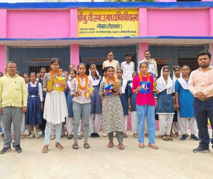 Sasaram News : मैट्रिक परीक्षा में सूबे में  चौथा  स्थान लाने वाली कृषिका सम्मानित