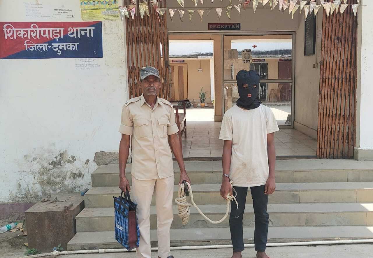 पत्नी की हत्या कर आंख निकालने वाला पति गिरफ्तार