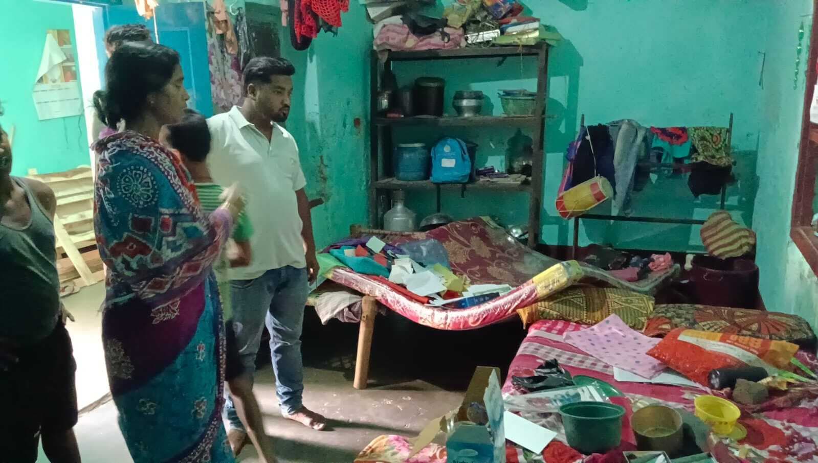 चार घरों के ताला तोड़ कर नकदी व जेवरात उड़ाये