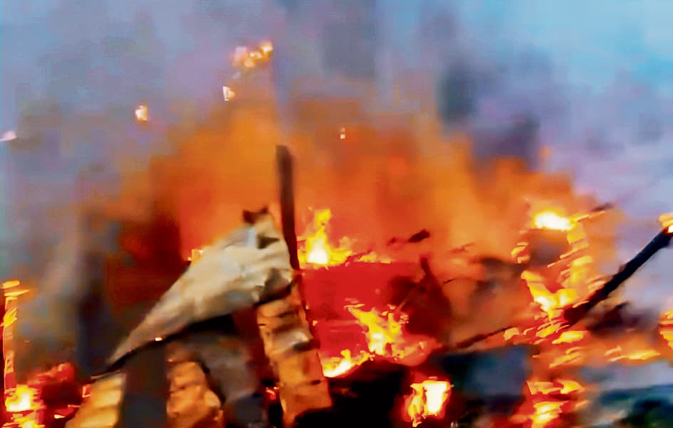 jehanabad News : शॉर्ट सर्किट से लगी आग, नकदी समेत लाखों का नुकसान