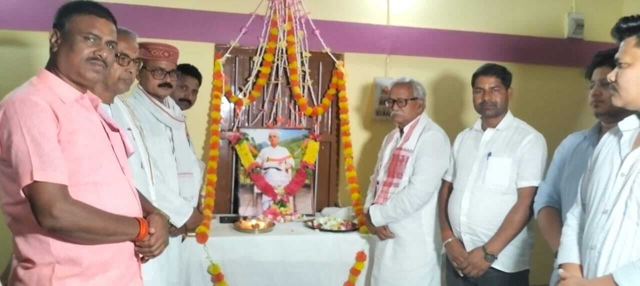 समाजसेवी दयाशंकर सिंह को दी श्रद्धांजलि