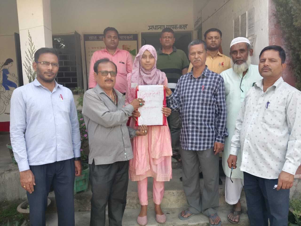 छात्रा द्विजदेनी प्रतिभा सम्मान से सम्मानित