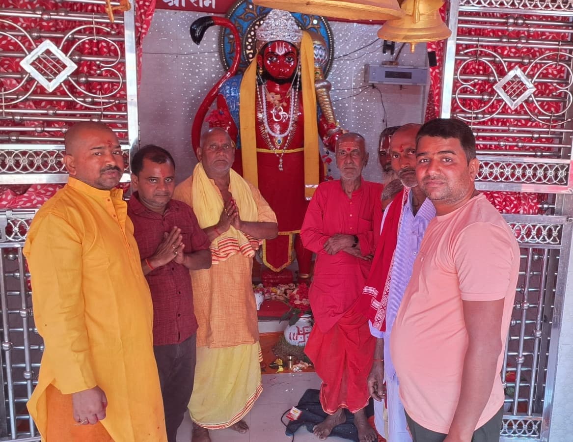 वैष्णोदेवी दुर्गा मंदिर में नवरात्र पर भक्तों की उमड़ रही भीड़