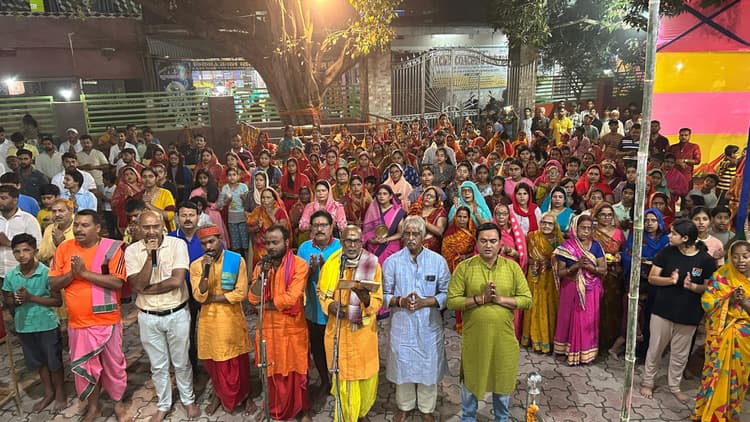 नवरात्र के पांचवें दिन मां स्कंदमाता की हुई पूजा-आराधना, पूजन व आरती में बड़ी संख्या में शामिल हो रहे श्रद्धालु