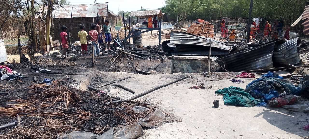 अगलगी की घटना में पांच घर जलकर राख, लाखों की संपत्ति खाक