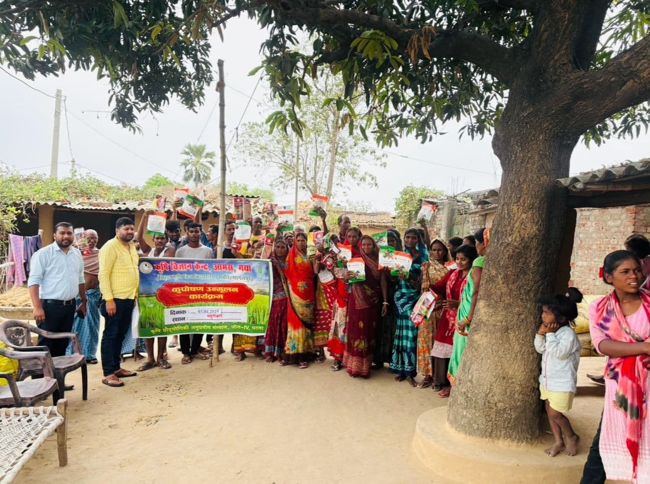 कुपोषण उन्मूलन कार्यक्रम के तहत पोषण वाटिका किट बांटे