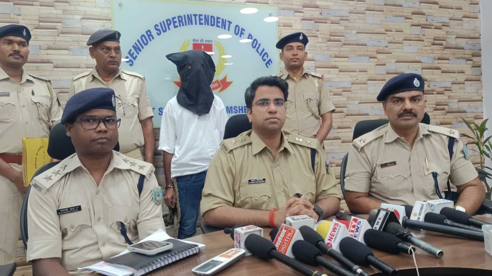 Jamshedpur News : आजादनगर : फायरिंग का मुख्य आरोपी गिरफ्तार, हथियार बरामद