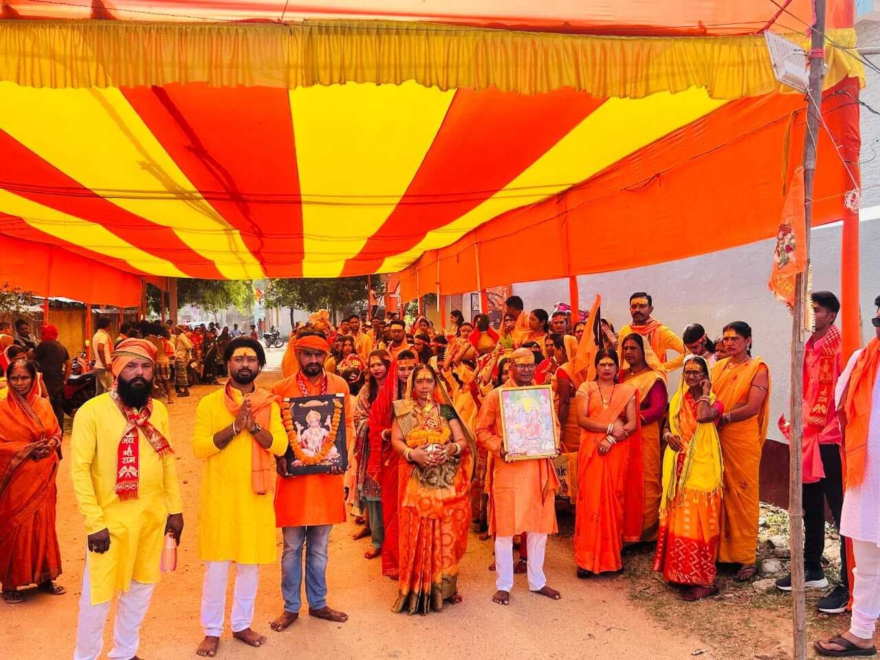 कलश यात्रा के साथ श्रीश्री 108 हनुमान मंदिर में प्रतिमा की प्राण-प्रतिष्ठा के लिए पूजा शुरू